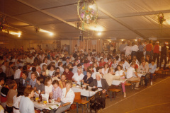 150-Jahre 1985. Festzelt mit Besuchern