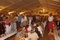 150-Jahre 1985. Festzelt mit Besuchern