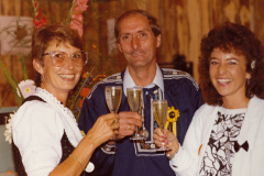 150-Jahre 1985. Lydia Büchler, OK-Präsident Bruno Grob, Heidi Scherrer