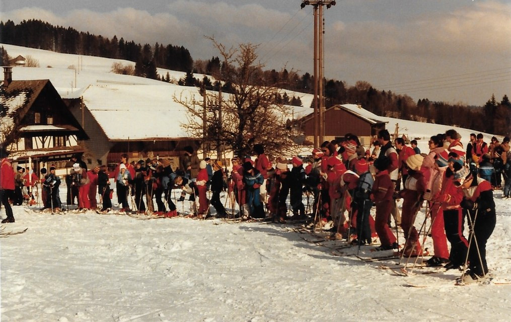 Naturfreunde, SZO Ghöch, Skischule zu Stosszeiten