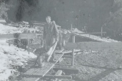 Hüttenbau Waldeggli, Aushub