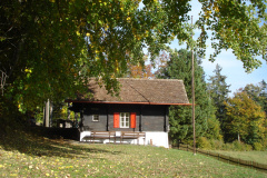 Waldeggli, mit grosser Buche auf Vorplatz