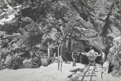 100-J. Jungfraubahn, Tunnelbau mit erstem Schnee