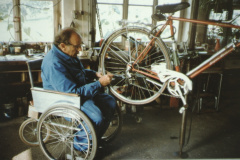 Wetzikerstr. Ernst Meier in seiner Werkstatt