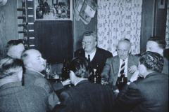 Restaurant Linde Wirtsstube 2.Tisch rt hinten Tobler Heiri, Walder Reinhold, lk Walder Otti