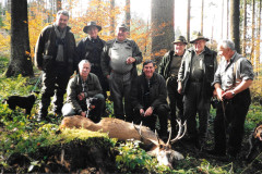 Waldkorporation Adetswil, Heerenloch, erlegter Hirsch. 2. vr Max Schaufelberger, Egglen