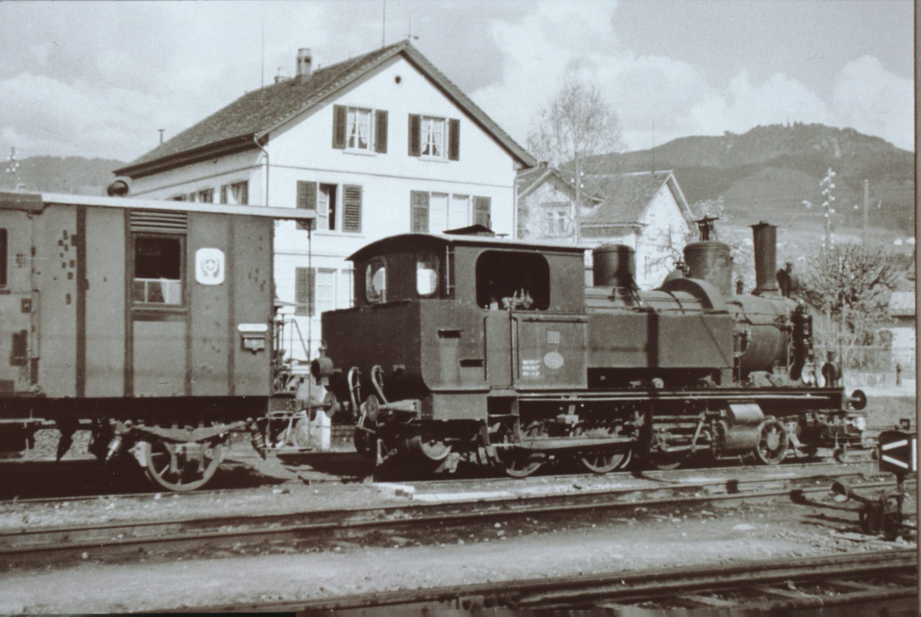 UeBB Ed 3-4 49 Reservelok + Post- und Gepäckwagen in Hinwil