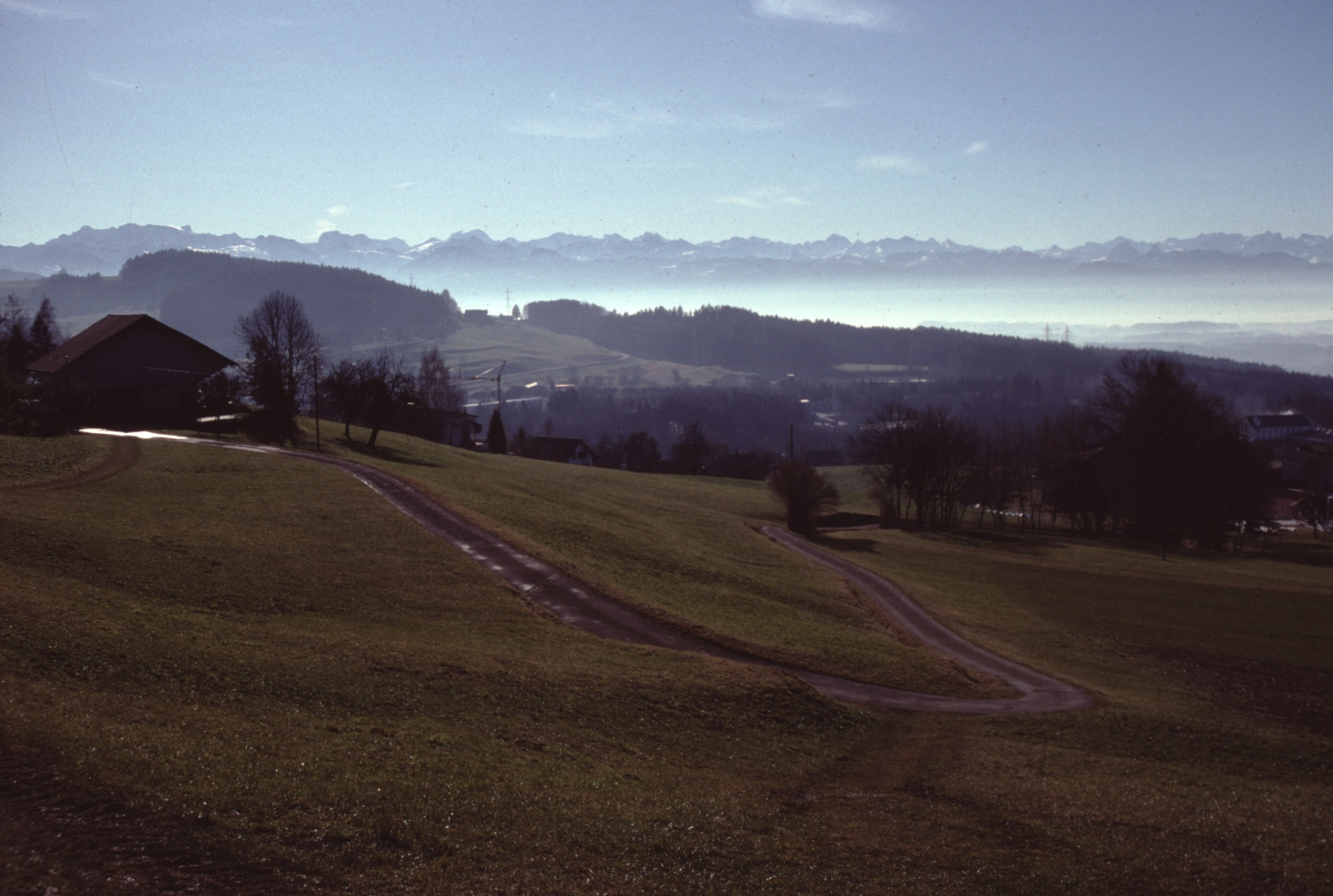 Hof Siegenthaler. Blick in die Alpen