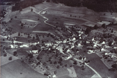Flugaufnahme Adetswil (Haus Capraro im Bau)