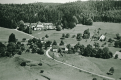 Luftaufnahme Erholungshaus, mit Burgweidli (Mitte) und Binz (rechts)