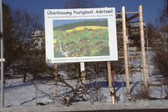 Adetswilerstr - Bautafel «Überbauung Postgässli»