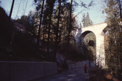 Bahnhviadukt, Strasse zur Kläranlage