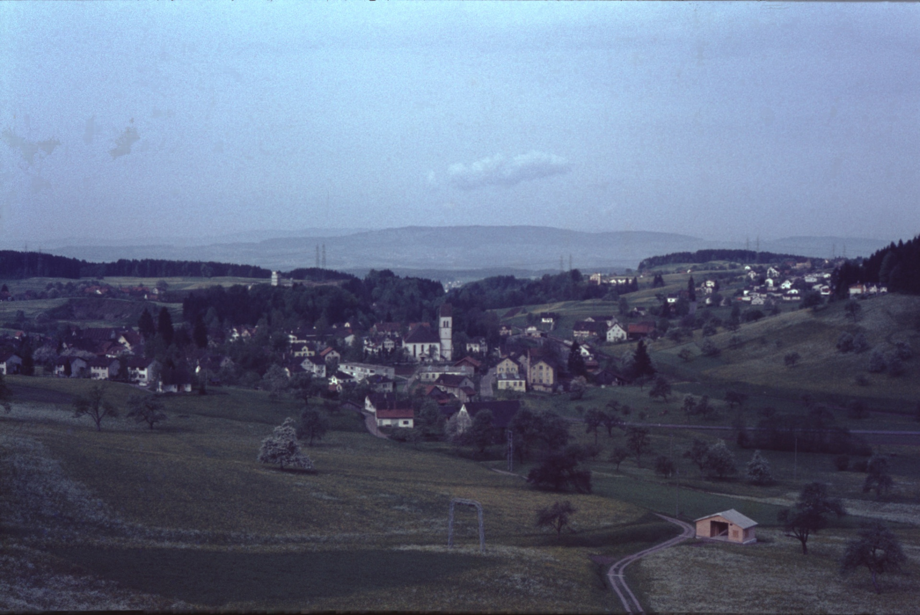 Blick von der Steig auf das Dorf und Adetswil