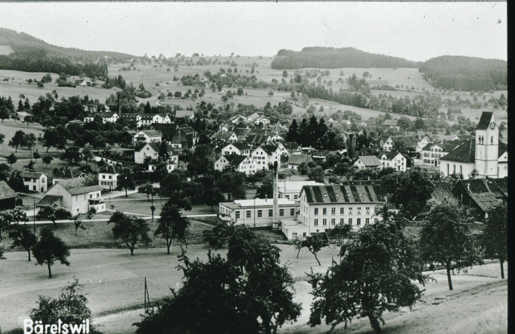 Dorf mit Kirche + Hico vom Lettenberg aus (Bild nach 1929, mit Doktorhaus 1929)