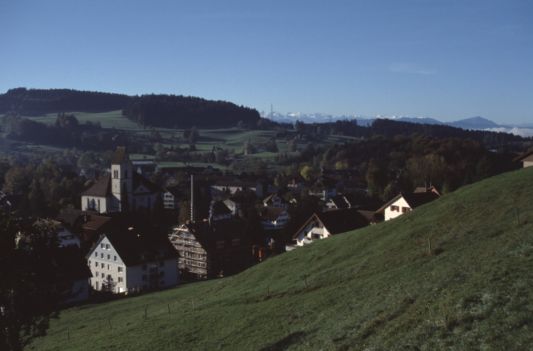Blick vom Lettenberg auf Kirche, Schulhaus, Hinterberg