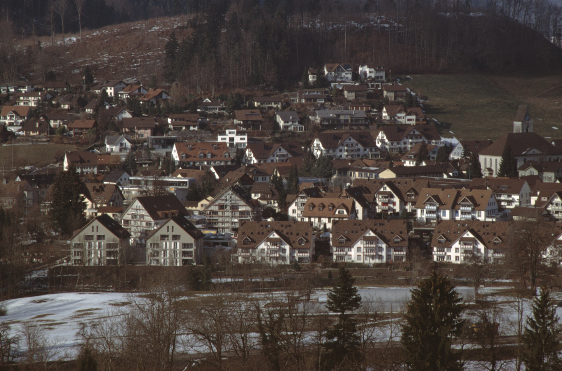 Dorf von Kirche bis Lettenhaus mit Aabach-Quartier vom Gegenhang
