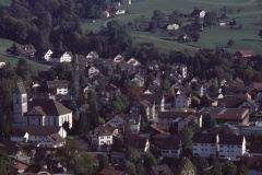 Oberhalb Tödistr, Blick auf Kirche + Schulhäuser