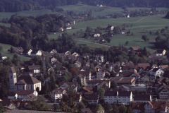 Oberhalb Tödistr, Blick auf Kirche + Dorf