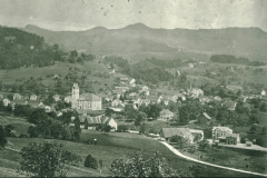 Blick aus Rtg Aemet, vor dem Bau der Bahnhofbrücke. Noch erkennt man oberhalb Haldenguet das Eichholz, das im Zweiten Weltkrieg für die Anbauschlacht geopfert wird.