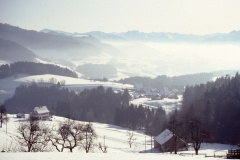 Blick auf Schulhaus u. Chli Bäretswil, hinten Mürtschenstock