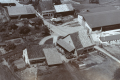 Chlibäretswil, im Dörfli, eh. Im Grossen genannt. imVG links war der 1. Volg-Konsum der Landw. Gen. Bäretswil (1912-1918), initiert von Albert Egli-Küng, rechts davon Bauernhof vom eh. Konsumverw.