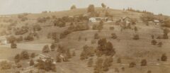 Fehrenwaltsberg um 1936. Links Schulhaus, unten Vorderer Sädel.