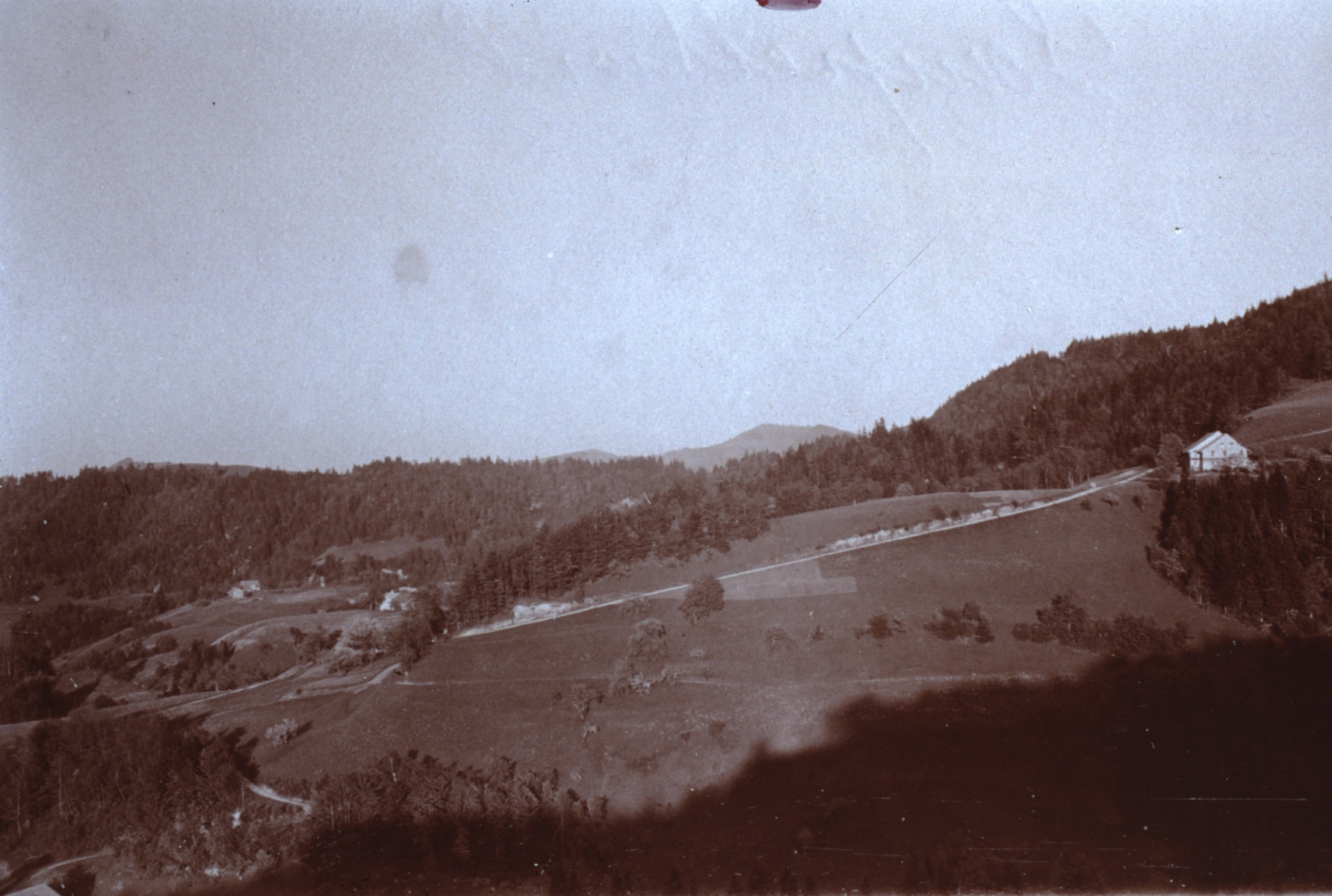 Blick von der Teufelskanzel auf Laupetswil und Bräch. Im Hintergrund Schnebelhorn
