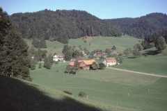 Matt, dahinter Wirzwil. Weisses Haus rechts vorne: Haus Pfenninger