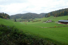 Blick vom Steigacher. vlnr Josenhof, ehem. Armenhaus, Scheune Fam. Metzger