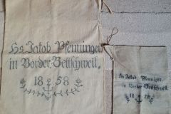 «Mehlsäcke» (Baby-Kissen) von Pfenninger, Matt