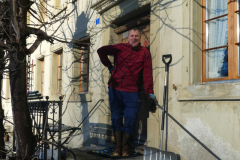 Hans-Jakob Pfenninger vor der Traube Wappenswil 2021