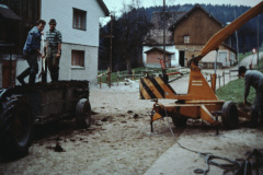 Fritz Jung + Christian Hauser auf dem Mistzettler, Ueli Hauser beim Mistkran Fritz Jung + Christian Hauser auf dem Mistzettler, Ueli Hauser beim Mistkran