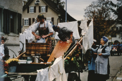 Jubiläumsumzug 100 Jahre Viehzuchtgenossenschaft, Wäsche anno dazumal, Berti Planzer