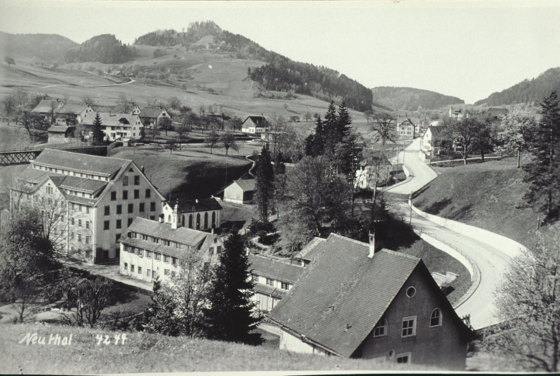 Postkarte Fabrikensemble Neuthal, Blick Richtung Hinterburg, Stollen