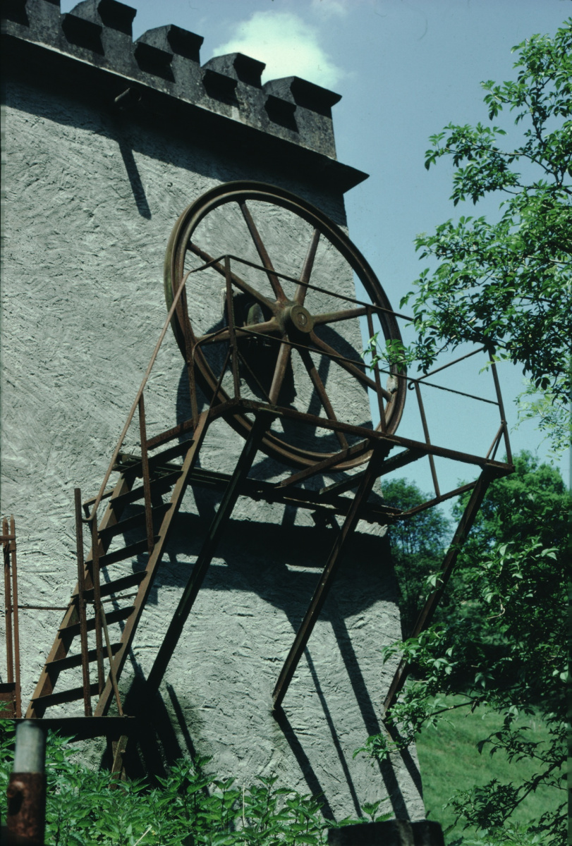Industrie-Ensemble - Neuthal Rad am «Ritterturm F»