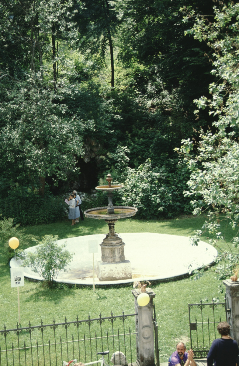 Villa Guyer-Zeller, Rasen+ Springbrunnen