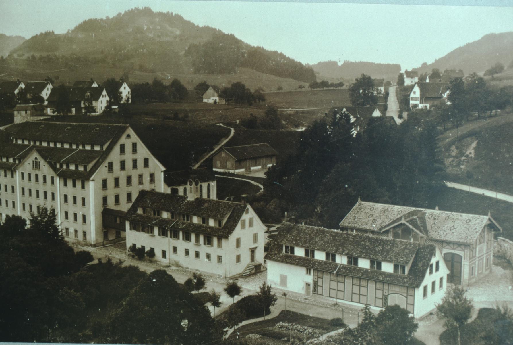 Fabrikanlage, Mülichram, Schulhaus