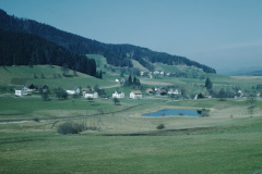 Neuthal, lk Schulhaus, hinten Hof