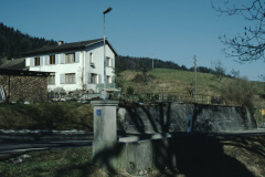 Brunnen und Haus Hürlimann
