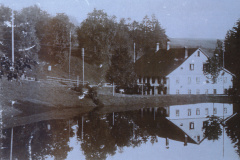 Mühleweiher, Spiegel im Wasser ,Mühle‘