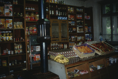 Volg-Filiale, Flaschen - Dosen -  Früchte