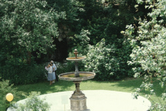 Villa Guyer-Zeller, Rasen+ Springbrunnen