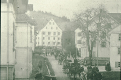 Beerdigung AGZ, Leichenzug in Bäretswil