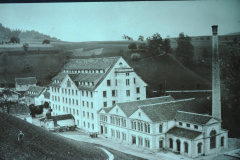 Fabrikanlage mit Dampfmaschinen-Anbau