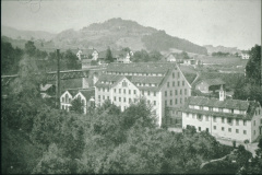 Fabrikens. mit Bahnbrücke u. Greifenberg