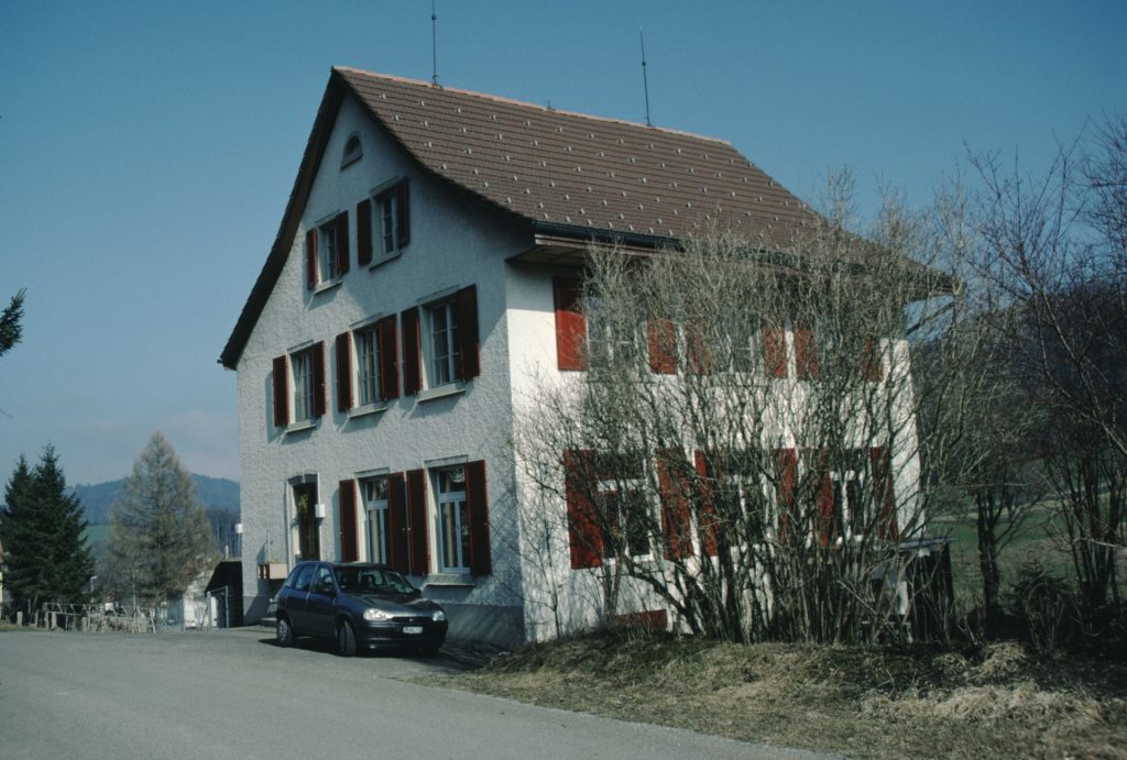 Hof-Neuthal, Schür 1836-1972, ab 1988 Kindergarten.