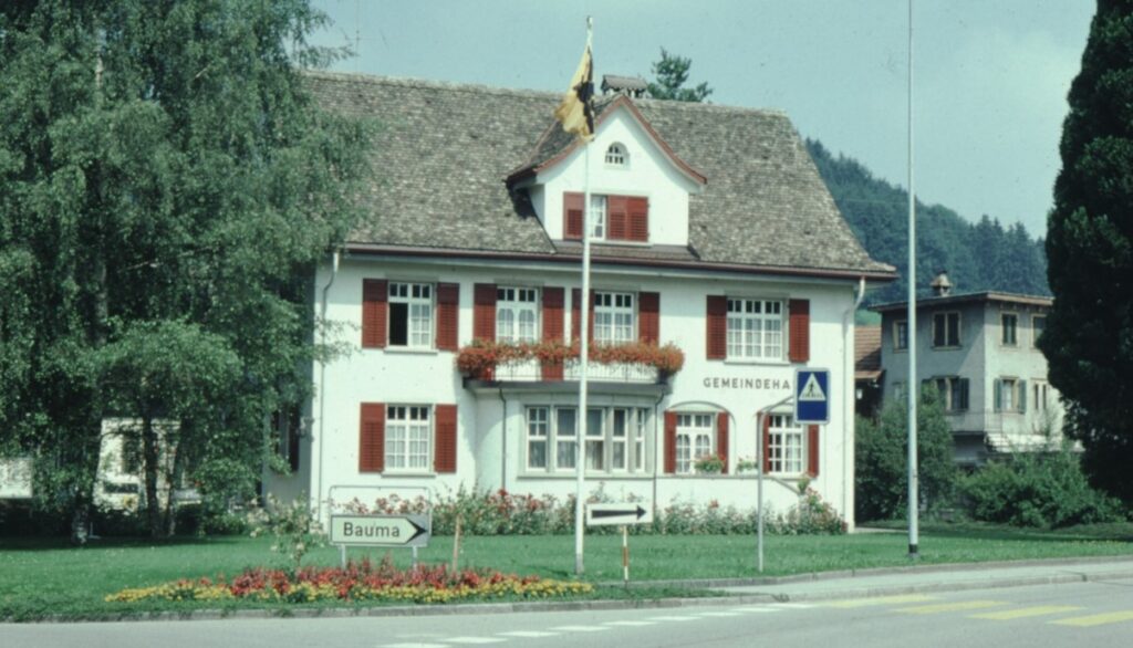 Seit 1964 ist die ehemalige Spörri-Villa das Gemendehaus von Bäretswil.