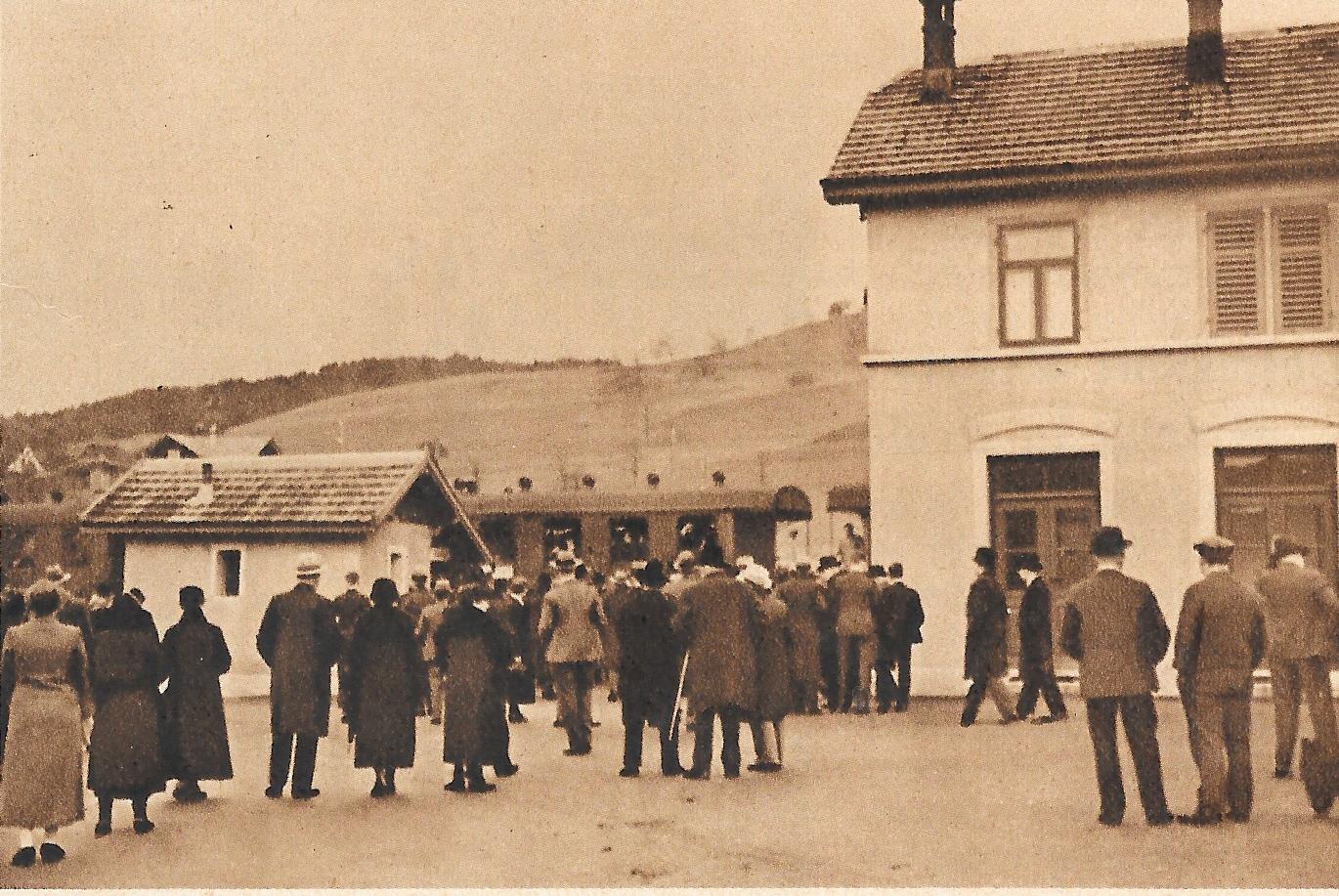 HSpi-1936-100J-Sekundarschule, Ankunft am Bahnhof