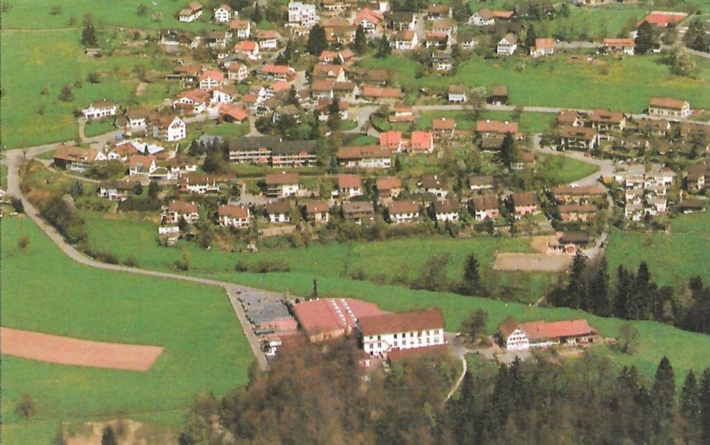 Blick auf Seidenweberei im Tobel und Adetswil 1994